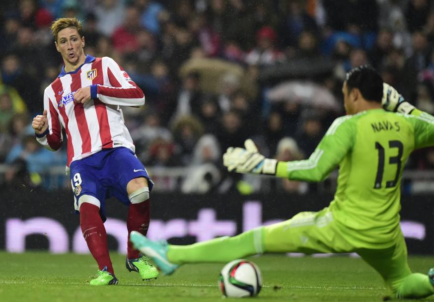 Uno dei due gol di Fernando Torres (Afp)